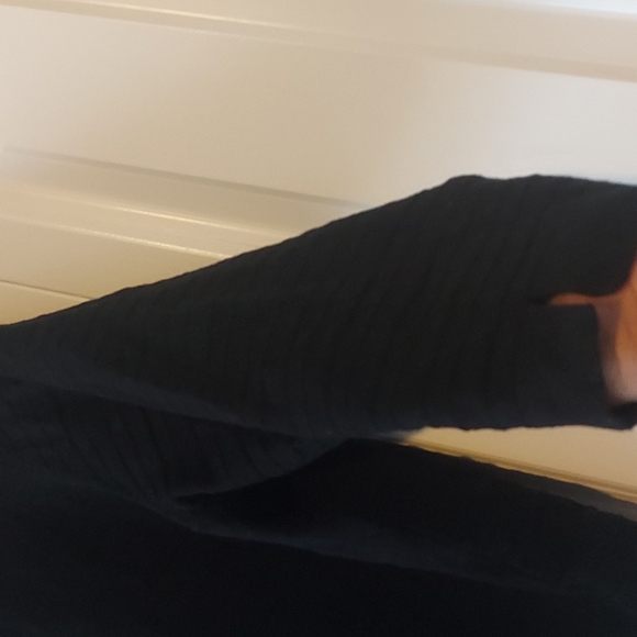 CK 3/4 length sleeve Sweater - Picture 3 of 4